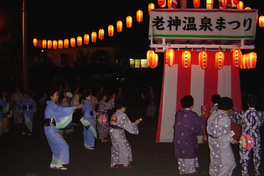 女将と踊る老神温泉盆踊り